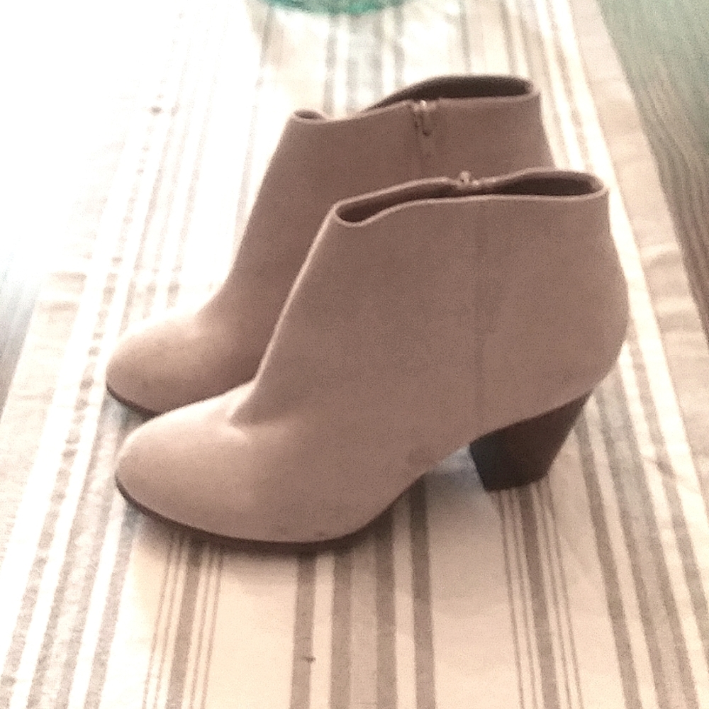 Tan/cream booties - Picture 3 of 5